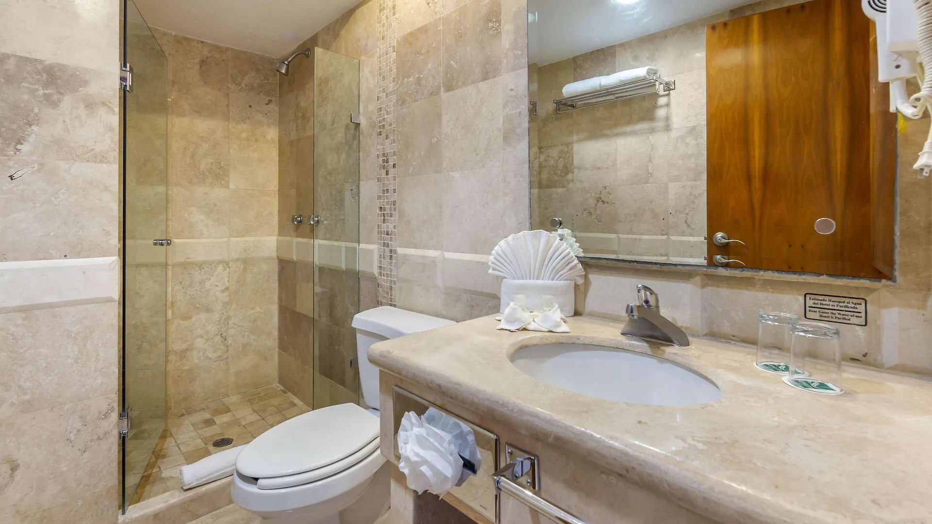 Quality Inn Mazatlan 4*,