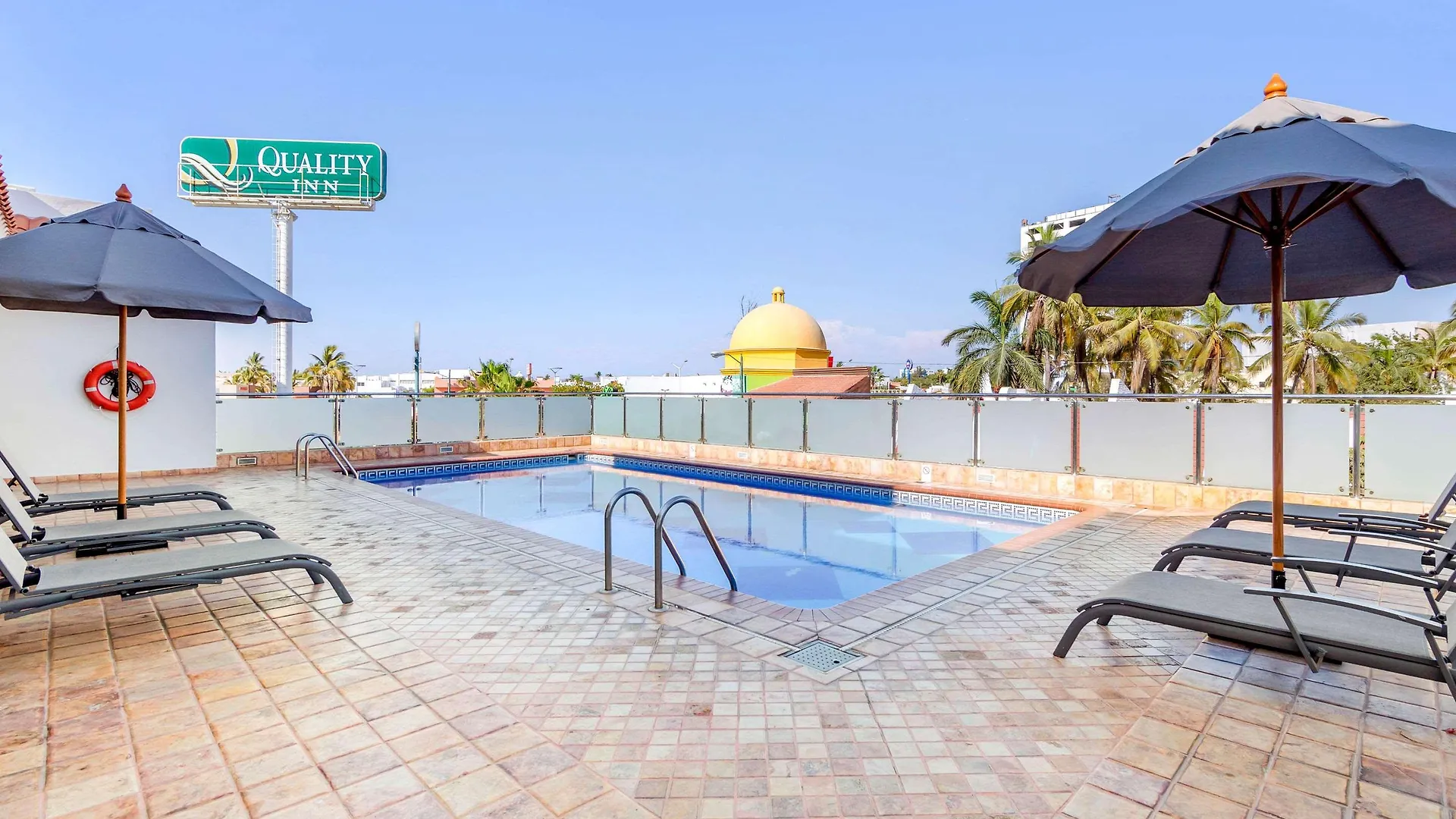 ****  Quality Inn Mazatlan Mexico